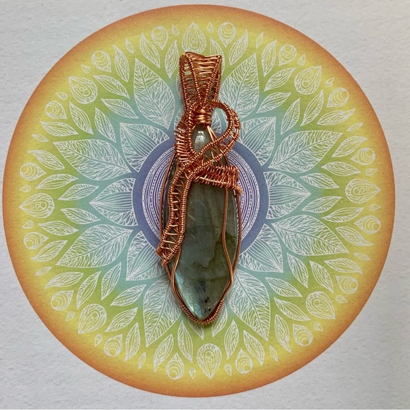 Handcrafted Wire Wrapped Labradorite Pendant - Picture 4 of 9